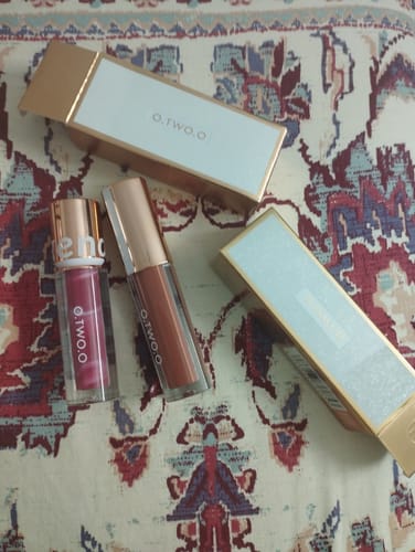 Customer photo review of O.TWO.O ULTRA STAY LOLEPOP LIPSTICK