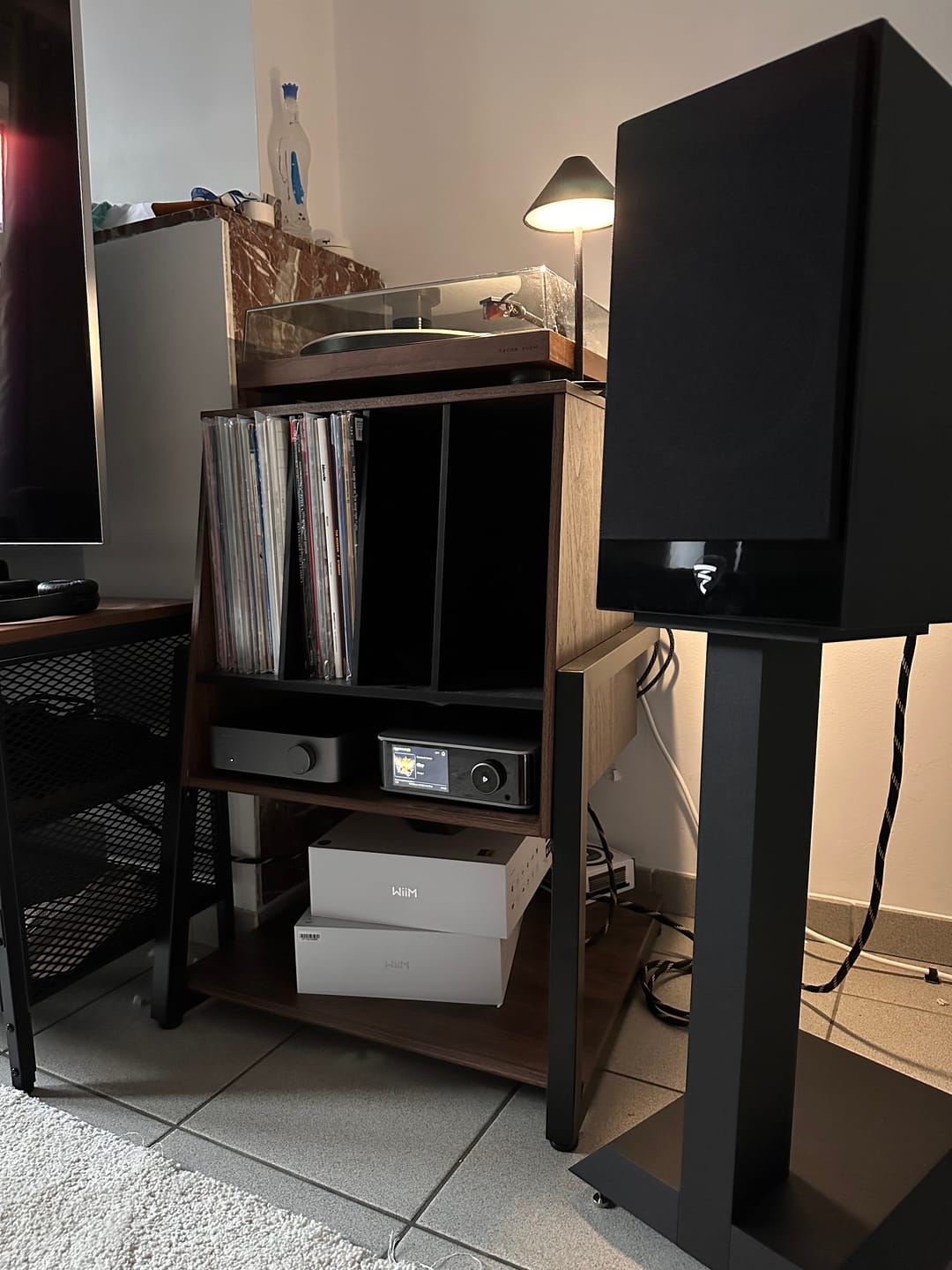Customer photo review of Eiffel RS05 Record Player Stand