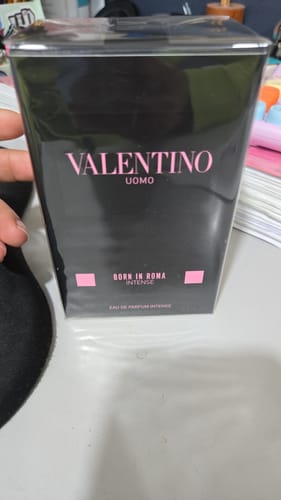 Reseña con foto de un cliente sobre Perfume Valentino Uomo Born in Roma Intense 100ml EDP