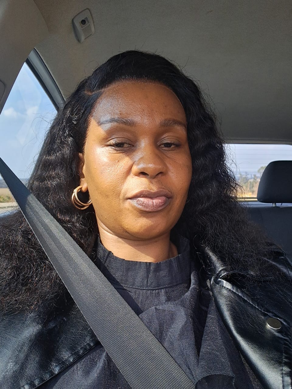 Customer photo review of Deep Weave Full Frontal 16 Inch Wig