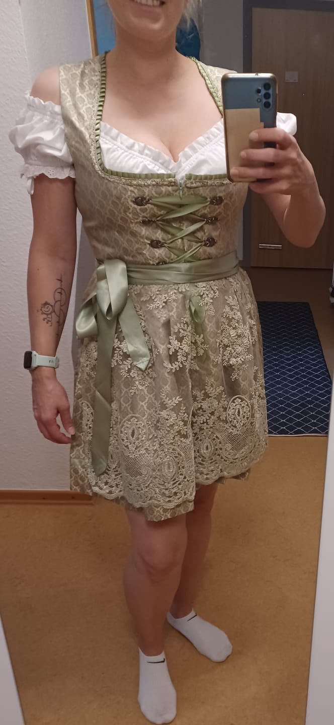Customer photo review of Grün Gerader Ausschnitt traditionell Dirndl