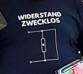 Customer photo review of Widerstand zwecklos - Premium Shirt