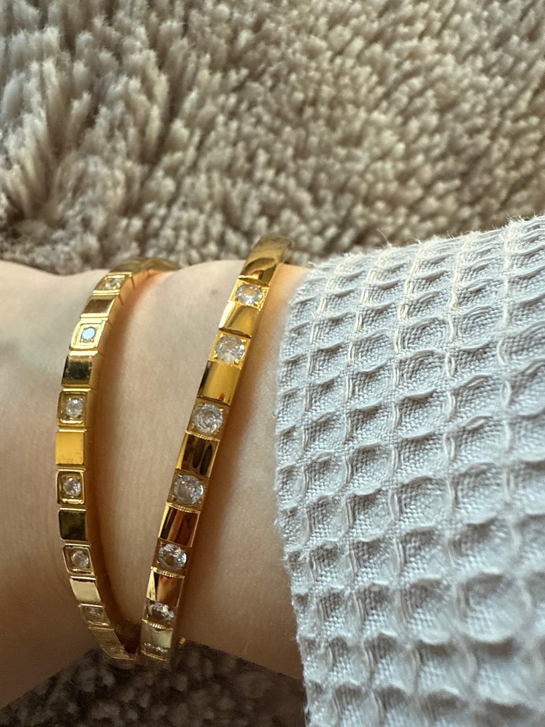 Customer photo review of Lola Armreif | 18K vergoldet