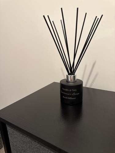 Customer photo review of Gentlemen's Lounge Reed Diffuser