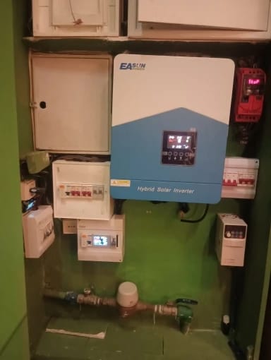 Customer photo review of EASUN POWER 4.2KW 24V Inverter ibrido fotovoltaico a doppia uscita con caricatore MPPT da 120A