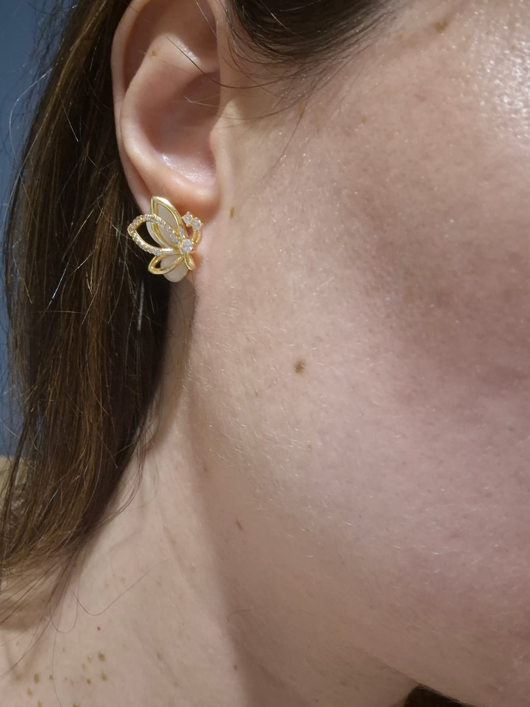 Customer photo review of Aretes Butterfly Gold