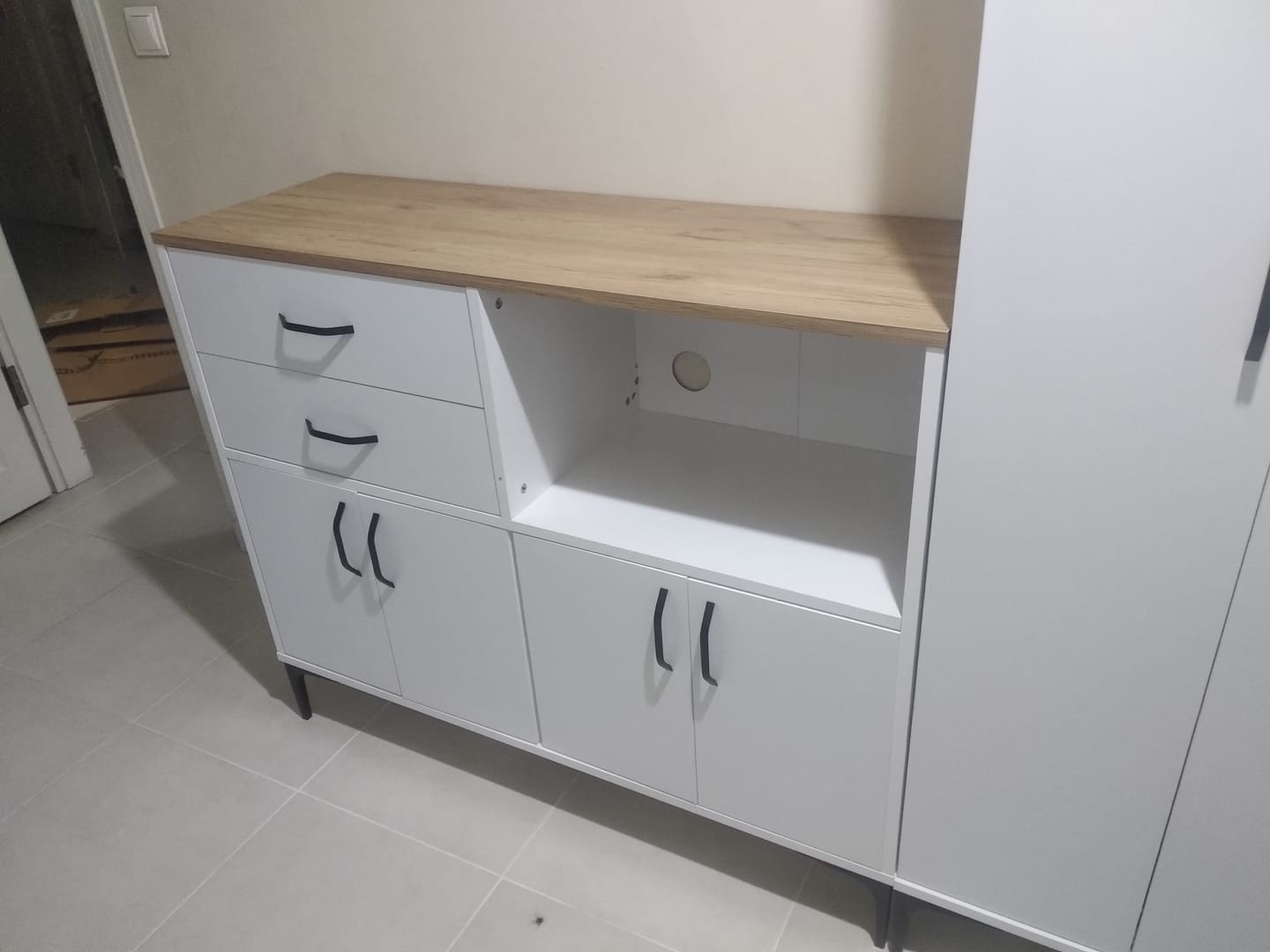 Customer photo review of Rani JE166 Kahve Köşesi Çok Amaçlı Dolap 4 Kapaklı 2 Çekmeceli Kiler Mutfak Dolabı Beyaz - Sepet Ceviz