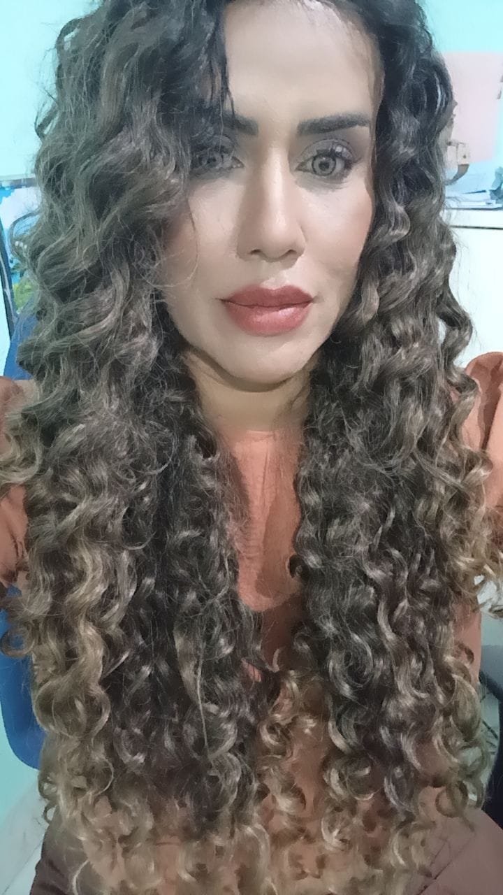 Customer photo review of Lace Front HD Italia 8/30 Cacheada Castanha Loira - Repartição Livre 13x4