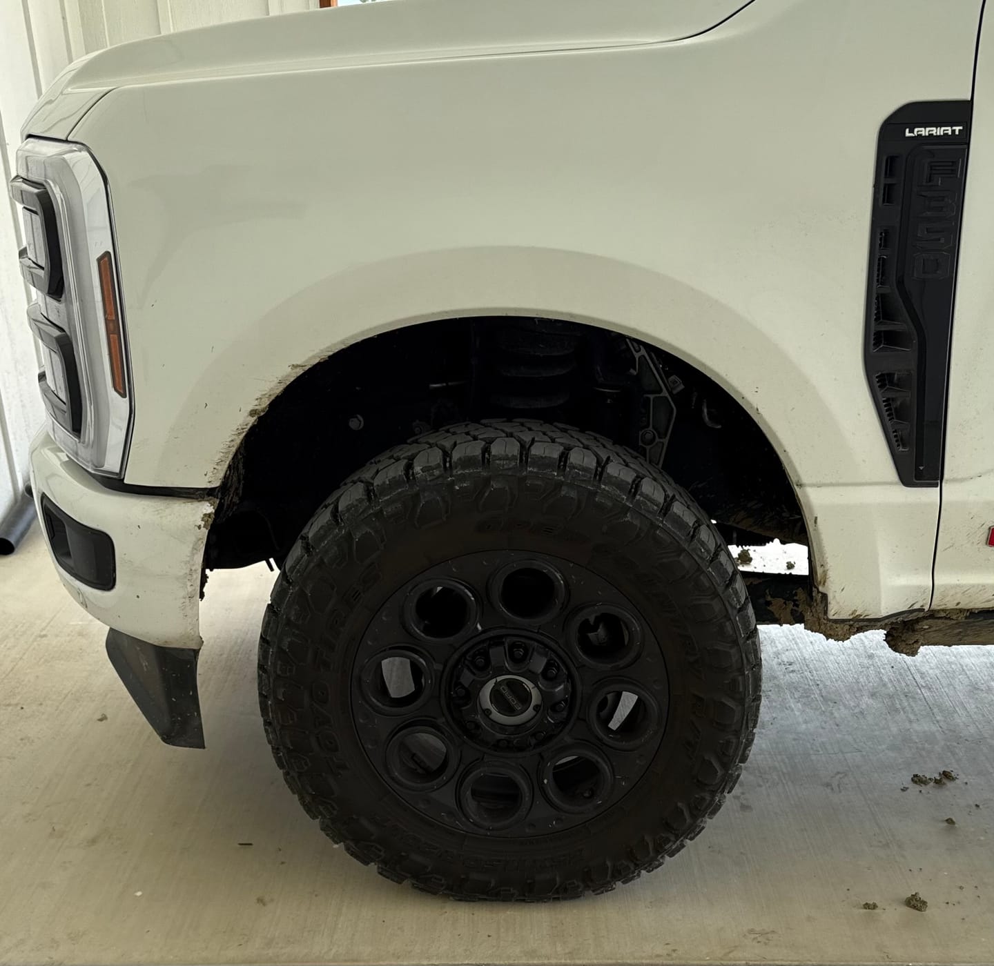 Customer photo review of OEM Replacement Lug Kit (Black / Chrome) for 2002+ Ford F-250 / F-350 Super Duty (Set of 32)