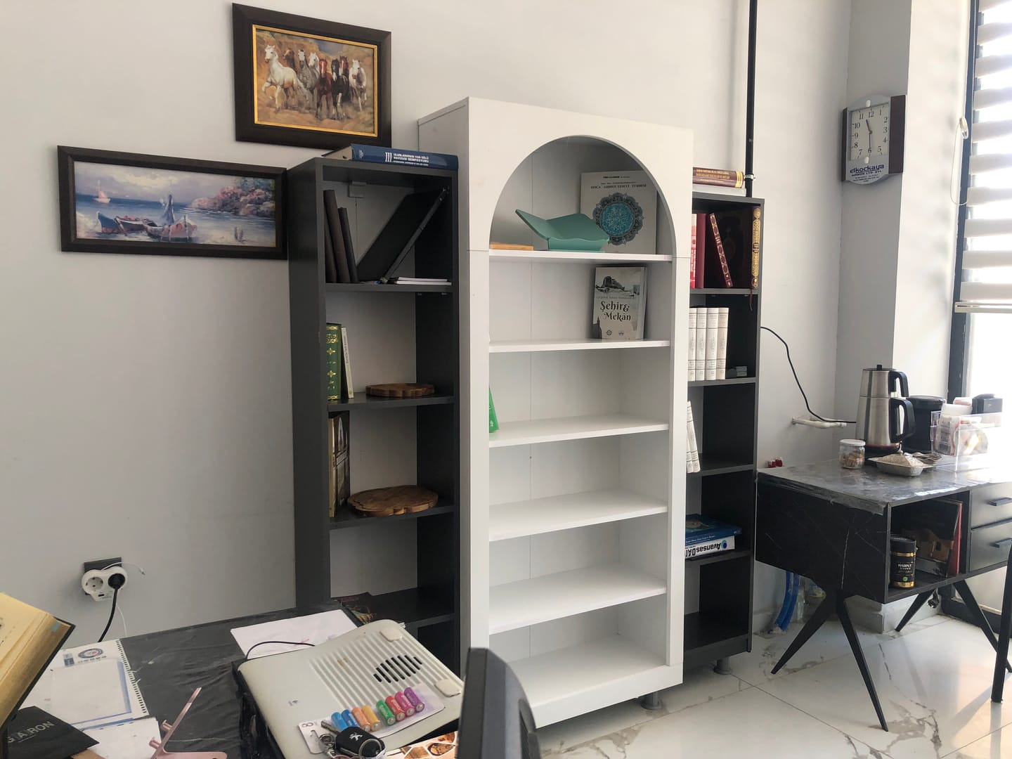 Customer photo review of Rani HC116 Kitaplık 6 Raflı Çalışma Odası Kütüphane Modern Duvar Rafı Beyaz