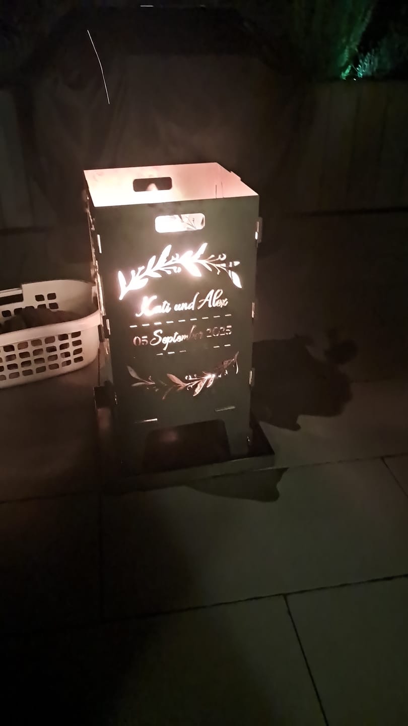 Customer photo review of Feuertonne personalisierbar - Hochzeit - Blumenkranz und Brautpaar