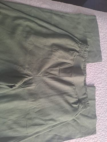Laura D. review of Calça Reta Petúnia Verde Escuro image 1 out of 1