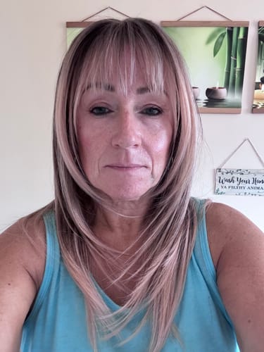 Customer photo review of JBEXTENSION 20 Inches Scalpiana Hazelnut Wolf Cut 3.5X4 Hard Silky Top Natural Scalp Effect Wig With Bangs LILA HAZELNUT