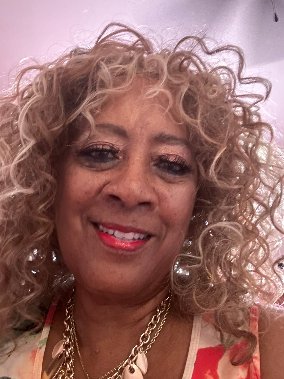 Customer photo review of Outre Wigpop Style Selects Full Wig - LEANZA