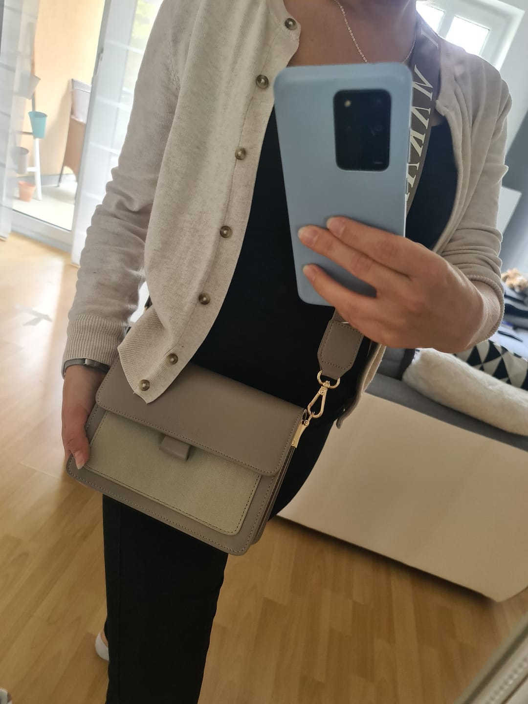 Customer photo review of VALDA - TAUPE