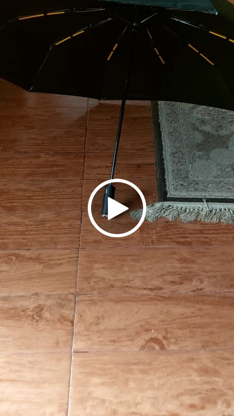 Customer video review of UV Protected Umbrella with Torch - Unbreakable | Windproof | Waterproof