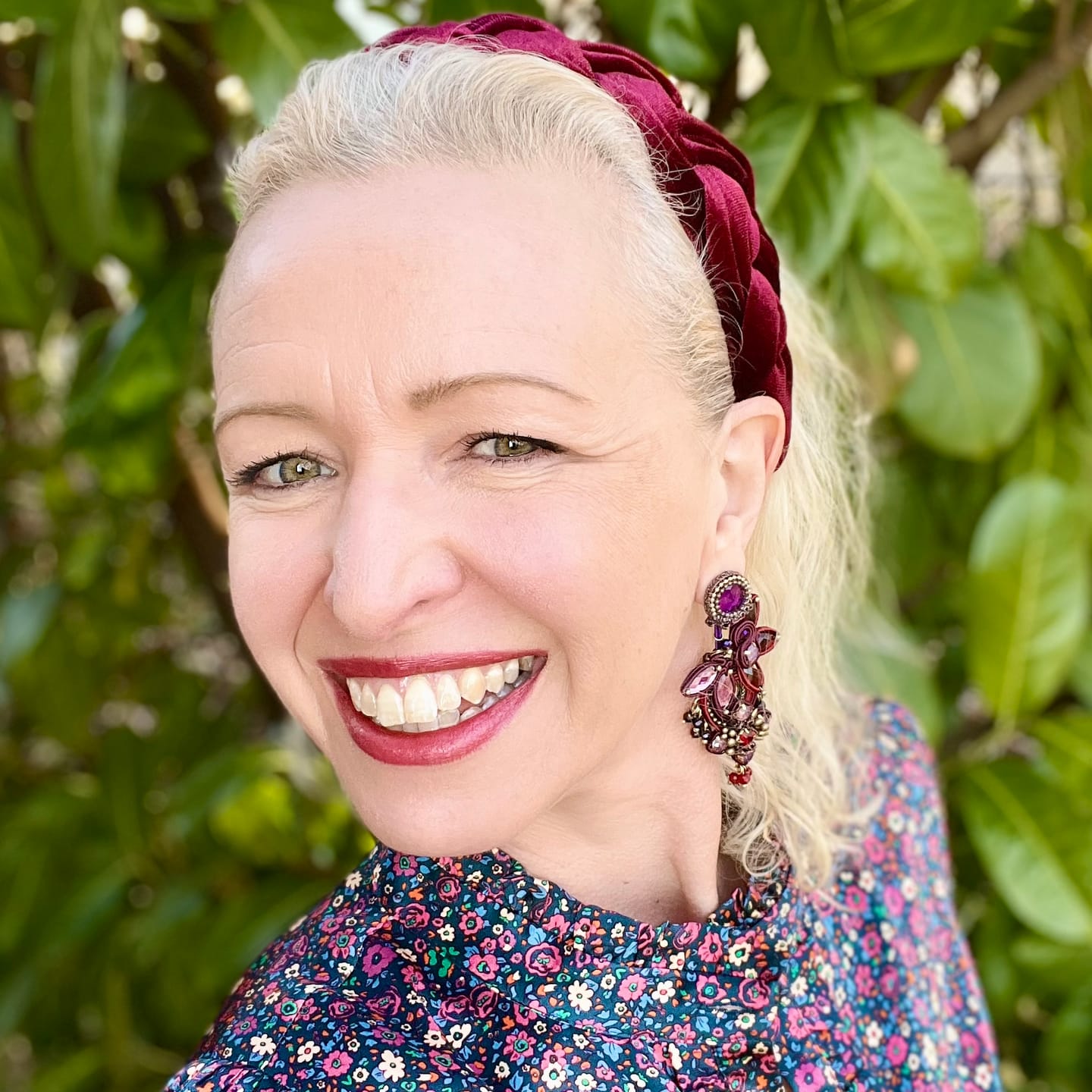 Customer photo review of Große Soutache-Ohrringe in Weinrot, Violett, Dunkelblau und Gold