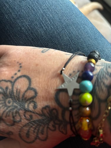 Customer photo review of »Die 7 heilenden Chakras« Armband aus natürlichem Lava-Gestein