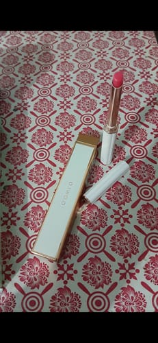 Customer photo review of O.TWO.O MOIST COLOR CHANGING LIP BALM