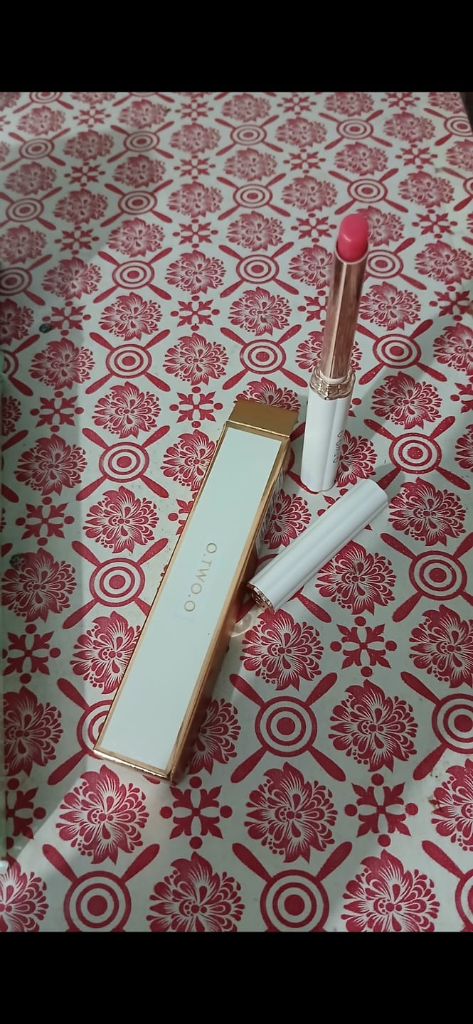 Customer photo review of O.TWO.O MOIST COLOR CHANGING LIP BALM
