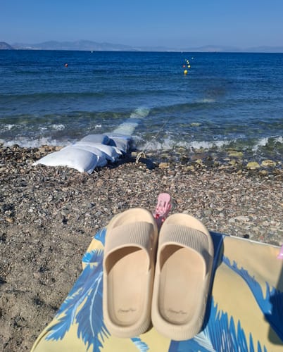 Customer photo review of HappyFlops