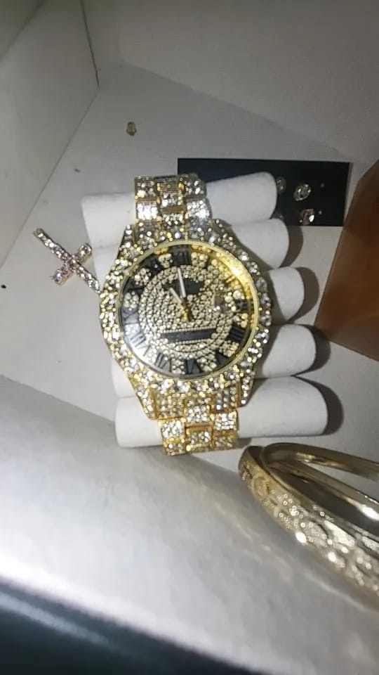 Customer photo review of Gold Tone Stainless Steel Mens Watch Complete Calendar Quartz — Gold | KIMLUD