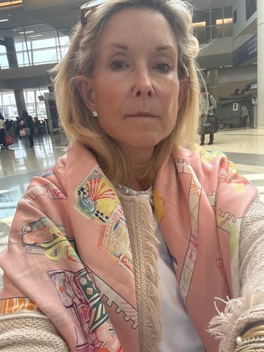 Customer photo review of Chevaloscope Scarf 140 CM In Pink Colorful Cashmere And Silk 373660