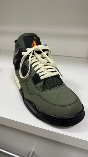 Customer photo review of Jordan Replacement Shoe Laces