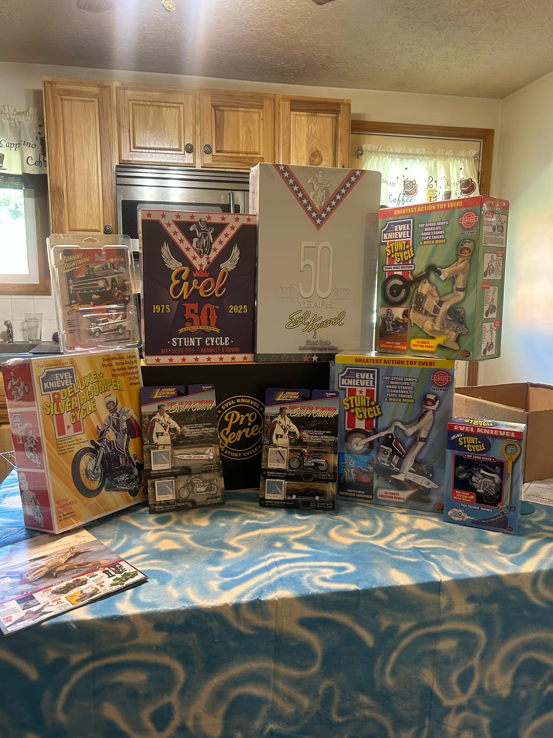 Customer photo review of Wembley 50th Anniversary Evel Knievel Stunt Cycle Set – Limited Gold Edition