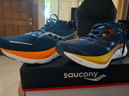 Customer photo review of Saucony Men's Hurricane 24 Running Shoes