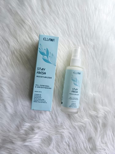 Customer photo review of Stay Fresh Moisturizer Controls Oil and Brightens