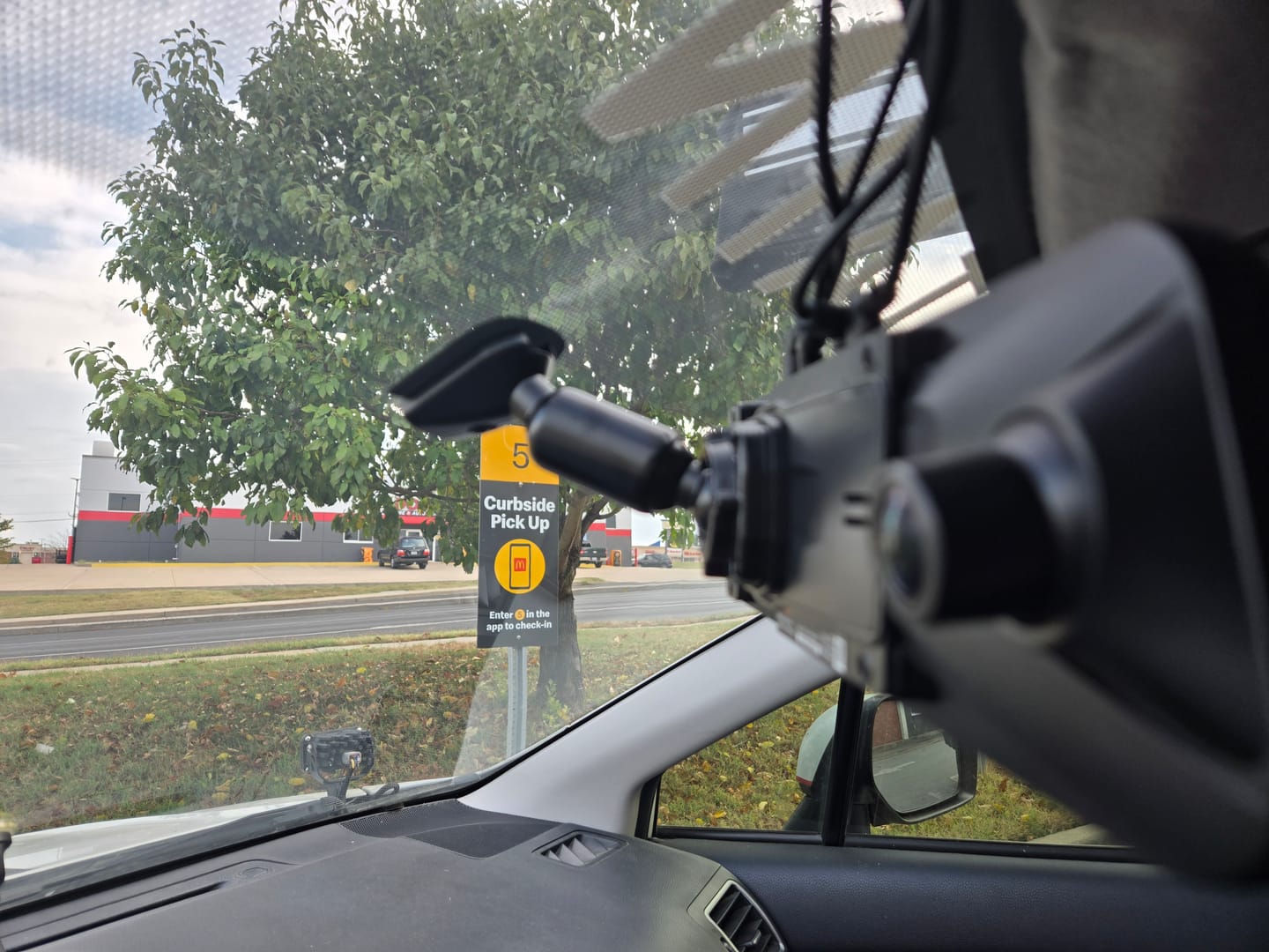 Customer photo review of WOLFBOX G900 TriPro Bumper Version 3 Channel Rearview Mirror with Exclusive 30-Month Warranty