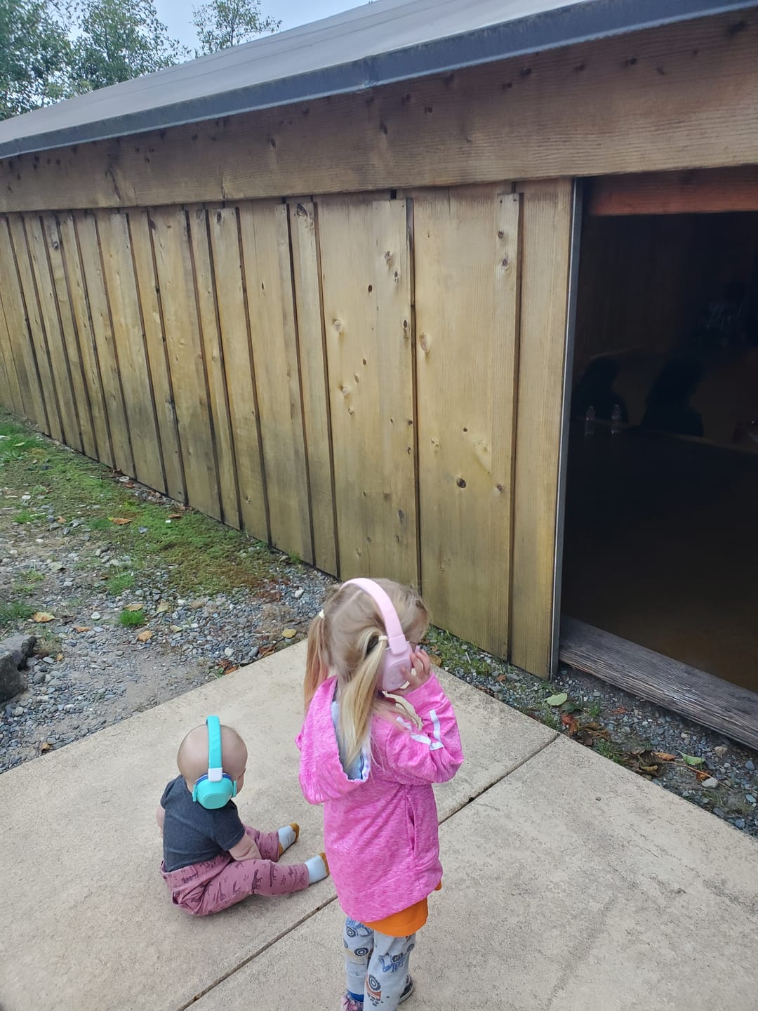 Customer photo review of iClever IC-EM01 Noise Reduction Ear Muffs