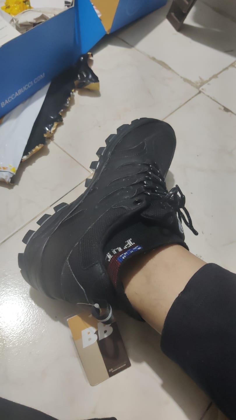 Customer photo review of Bacca Bucci EverTrek Outdoor Hiking Boots-All-Terrain Grip
