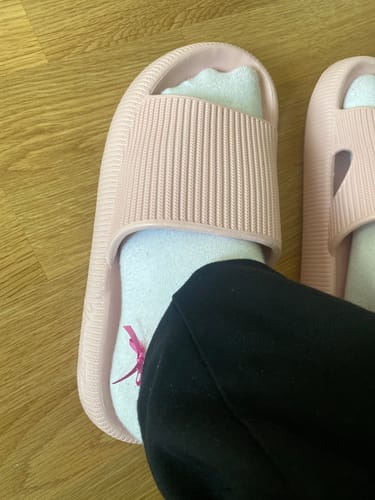 Customer photo review of HappyFlops