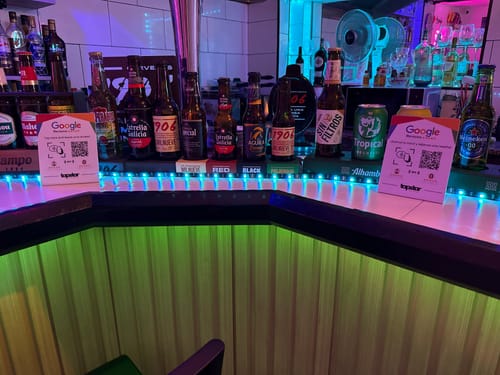 Customer photo review of Expositor Inglés NFC y QR Aumenta tus Reseñas en Google