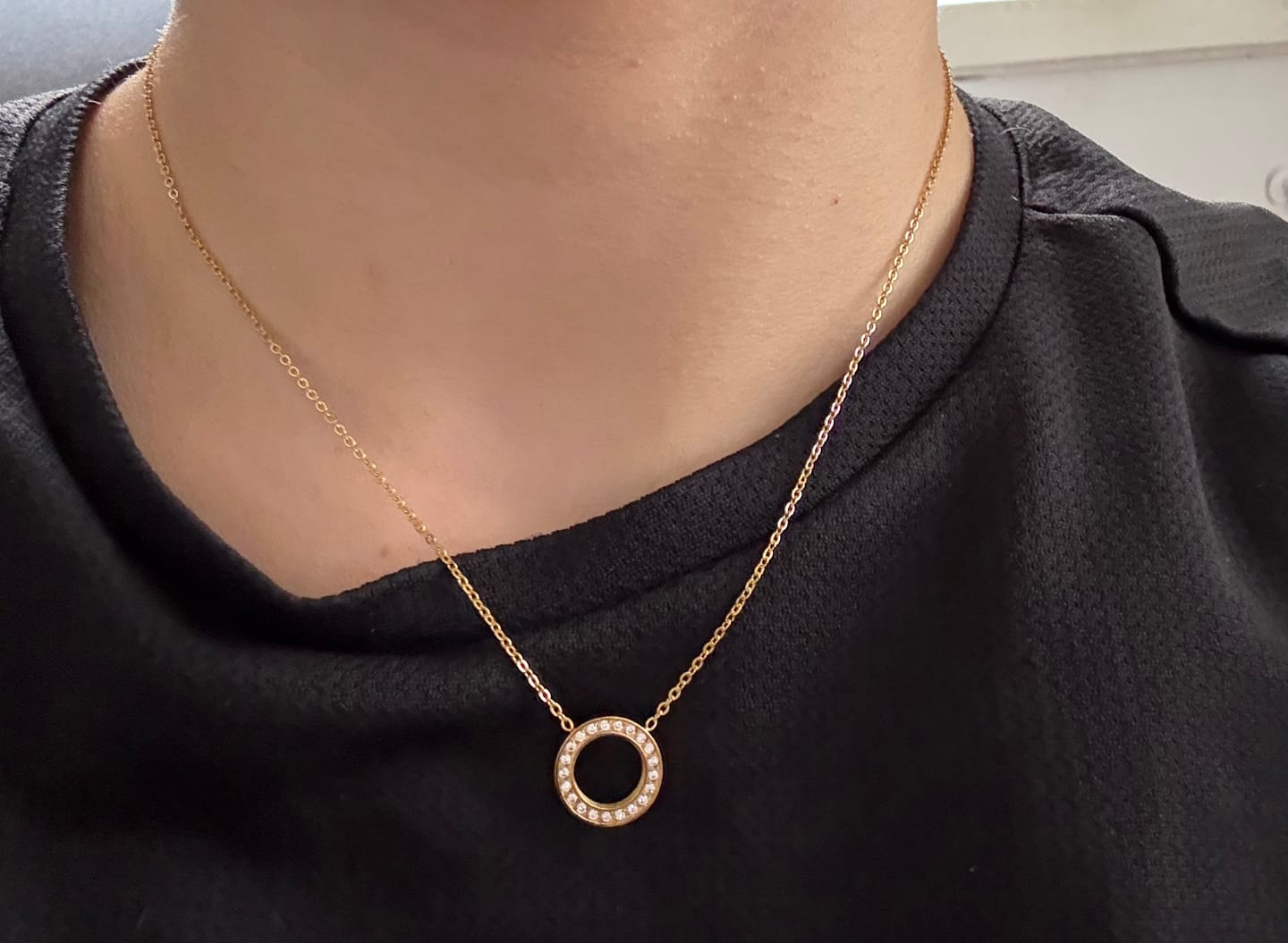 Customer photo review of Colar Círculo de Luz Banhado em Ouro 18k