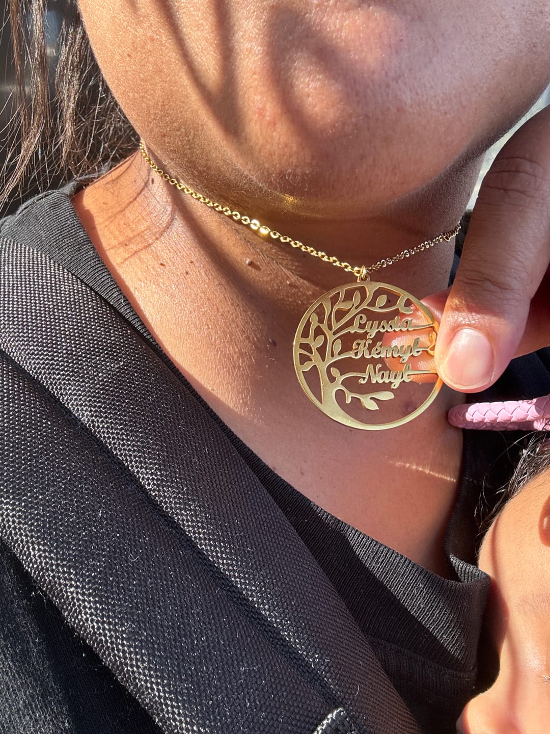 Customer photo review of Collier Prénom Arbre Généalogique - Arbre de vie
