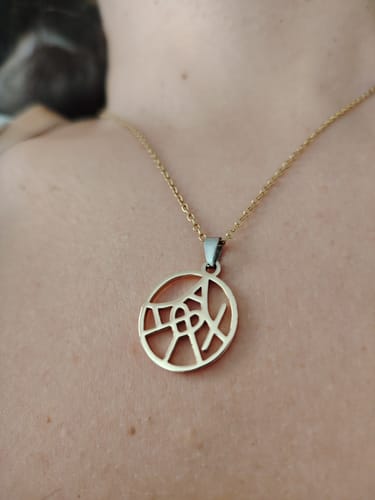 Customer photo review of Diseñado para ti | Collar con Monograma a Medida