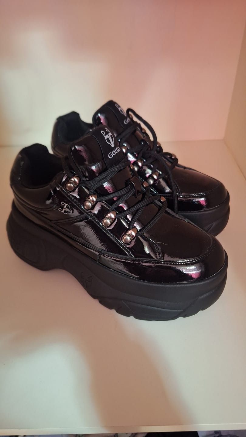 Customer photo review of Zapatilla Negra Mujer 97249