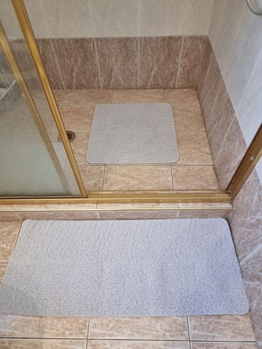 Customer photo review of White Magic Non-Slip Shower Mat Square