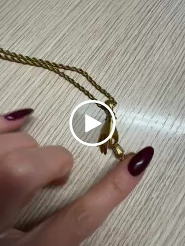 Customer video review of Ciondolo "Amore Tienimi per Mano"