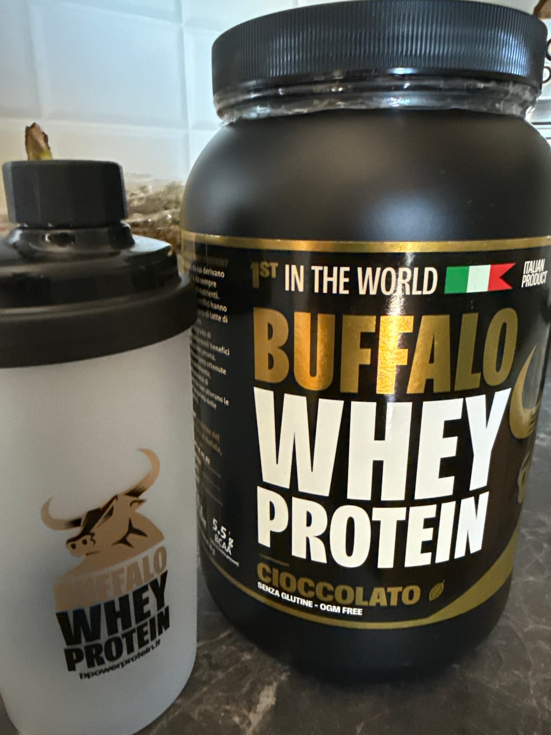 Customer photo review of Box Promo - Buffalo Whey -  1 Barattolo di Proteine in Polvere + Omaggio 1 Shaker e 4 Bustine