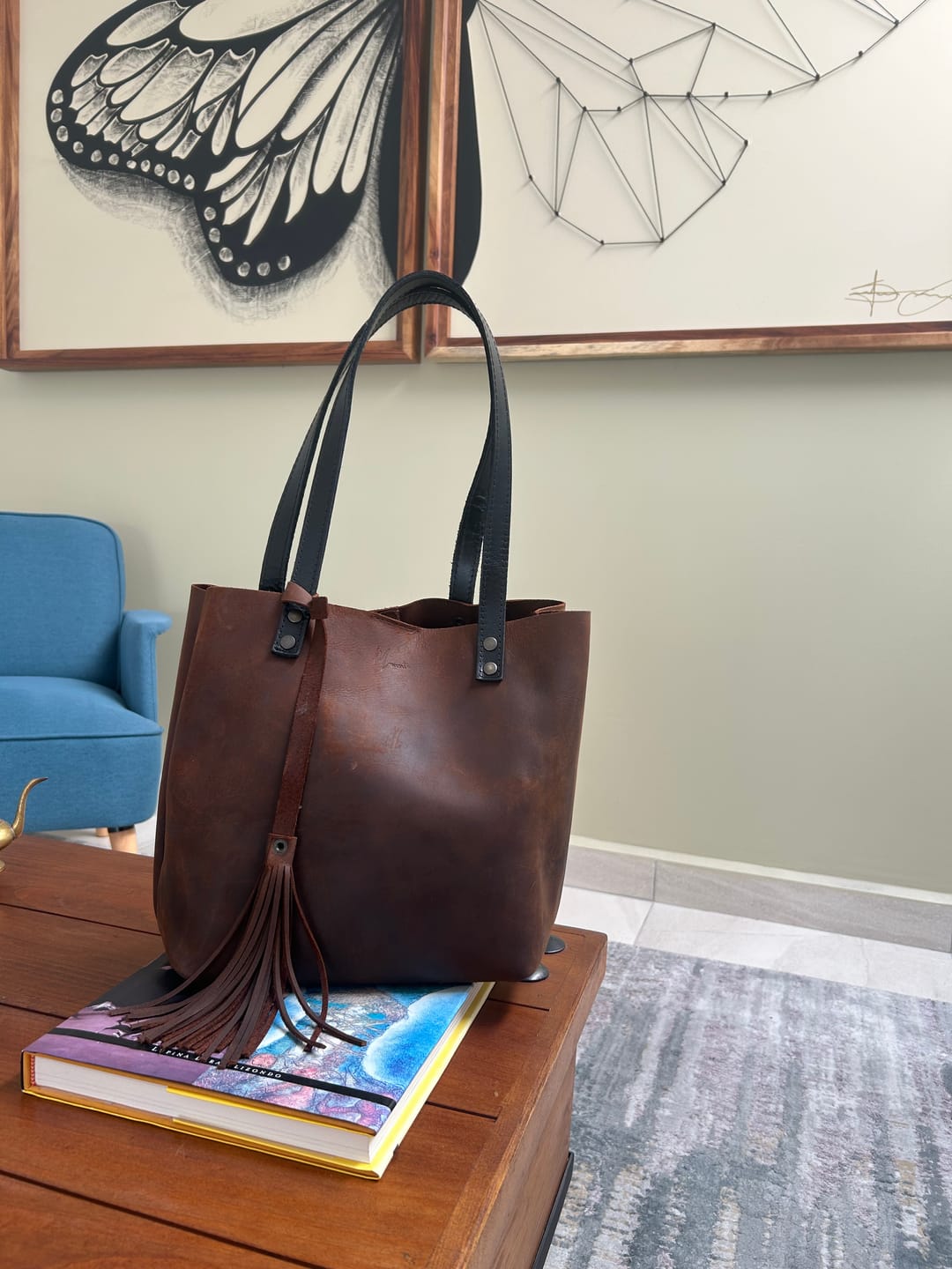 Customer photo review of Bolso Tote Cuero Praga Plus+ Crazy Café Doble Vista