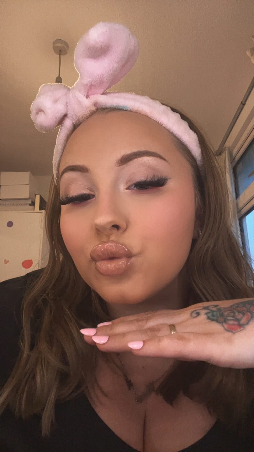 Reseña de la foto del cliente del kit de lápiz labial y delineador de labios Kiss and Makeup de P. Louise