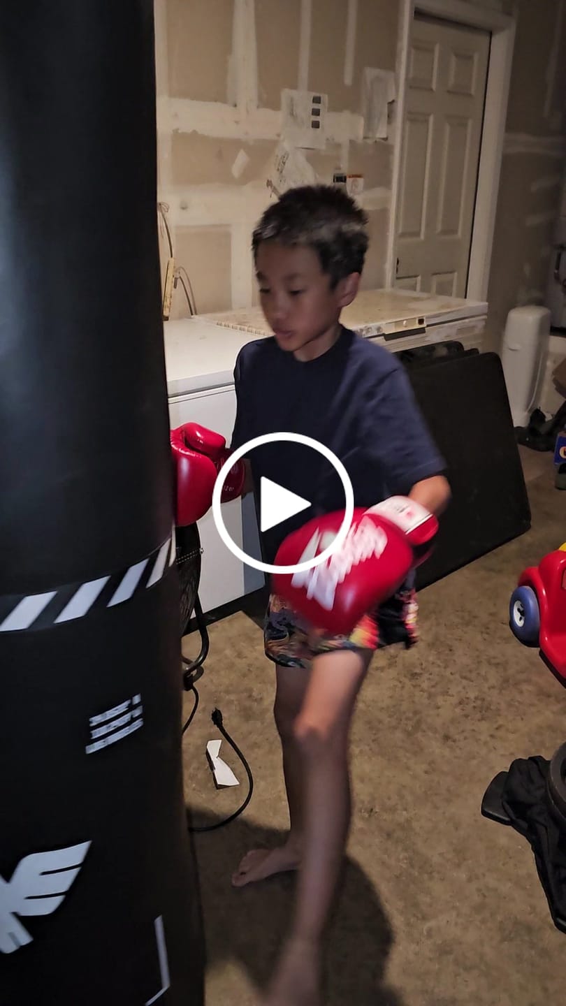 Customer video review of Fairtex BGV19 Deluxe Tight-Fit Gloves