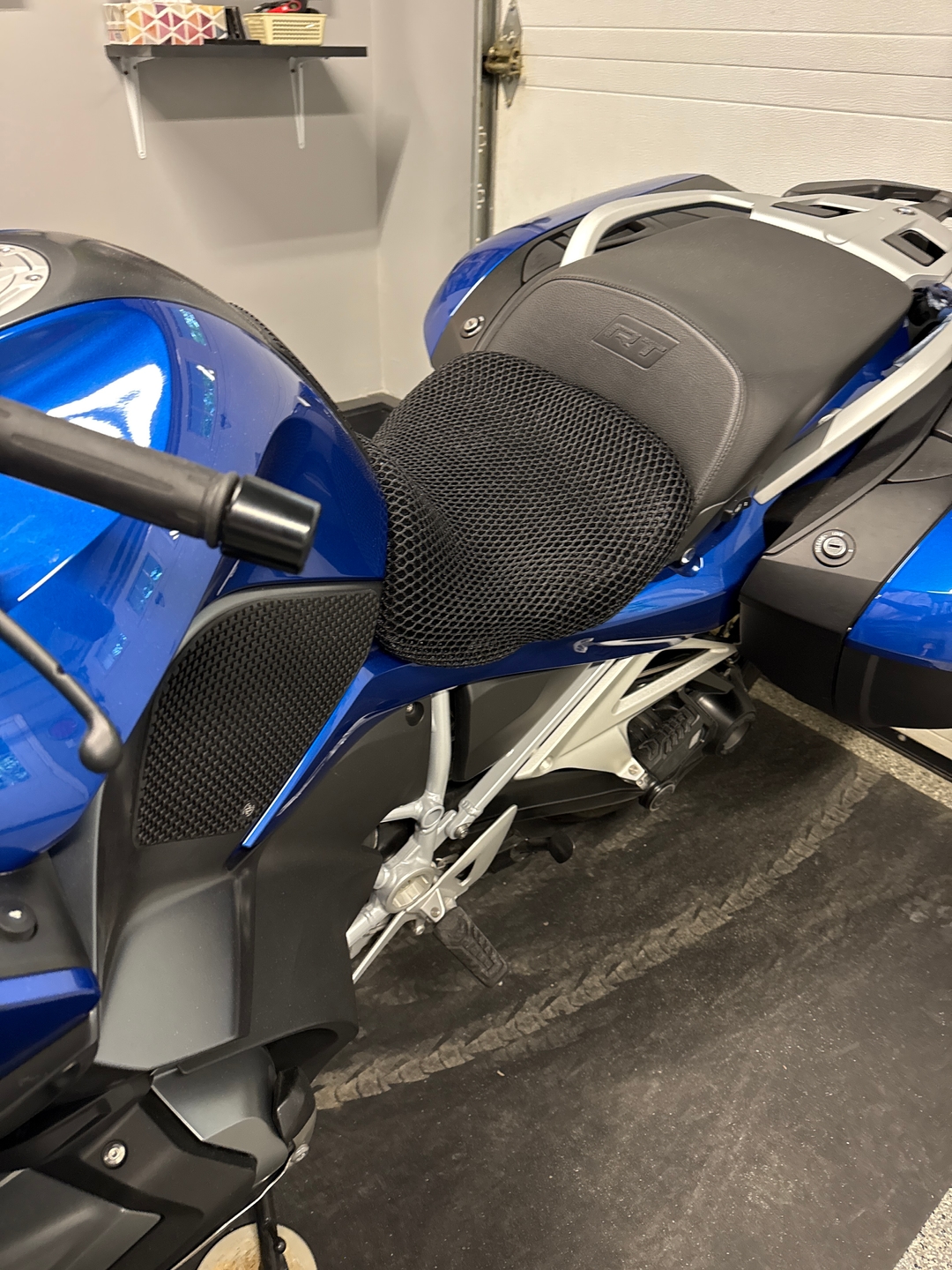 Wind Rider mesh seat cover on a BMW R 1250 RT