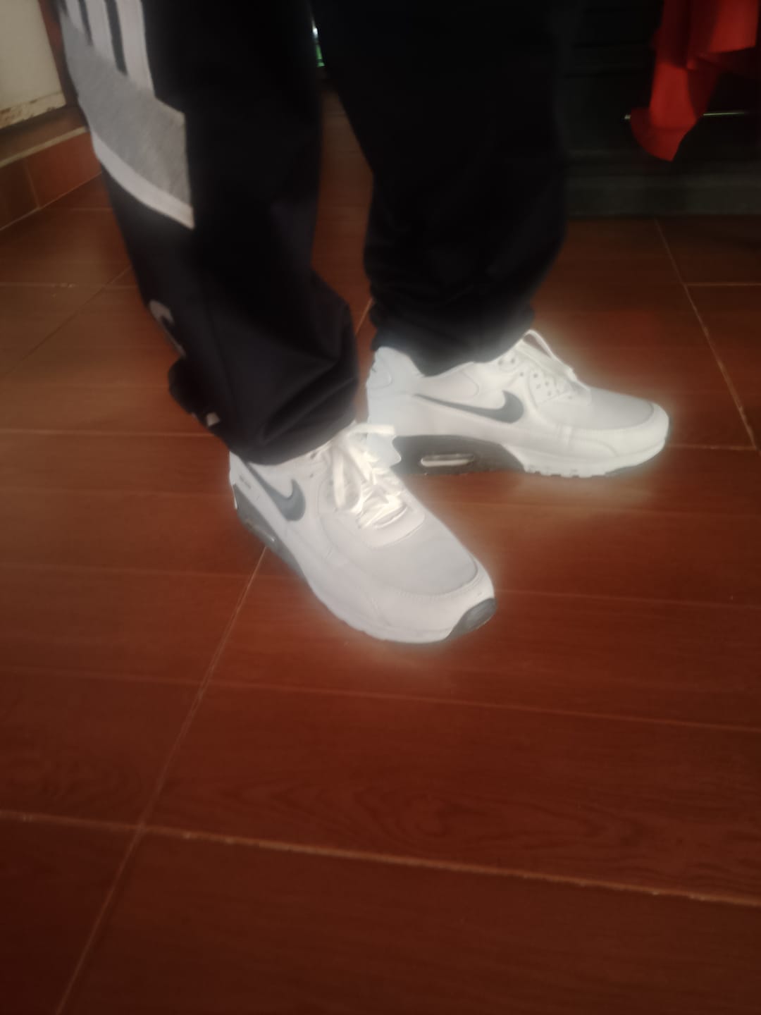 Customer photo review of Tenis Max 90 Blanco Negro