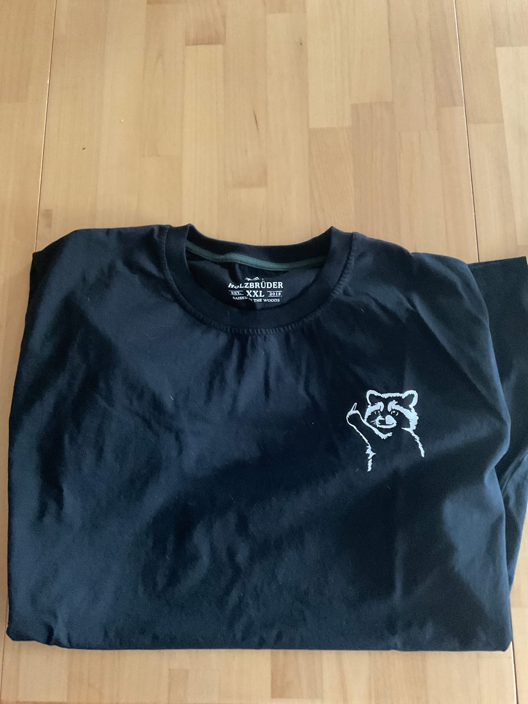 Customer photo review of Holzbrüder® Originals - Frecher Waschbär Bio Herren Shirt