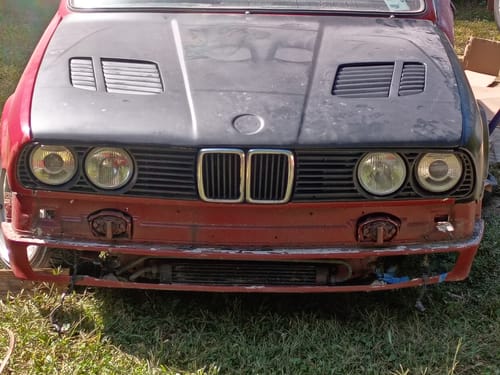 Customer photo review of Sherman Front Right Hand Side Fender | Fits 1987-1993 BMW 325i | Parts Link BM1241102